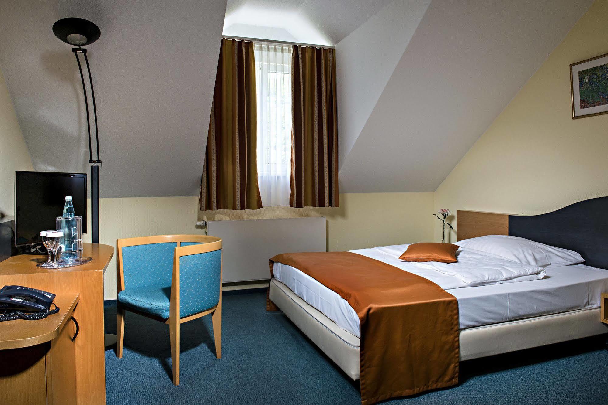 H+ Hotel Эрфурт Экстерьер фото