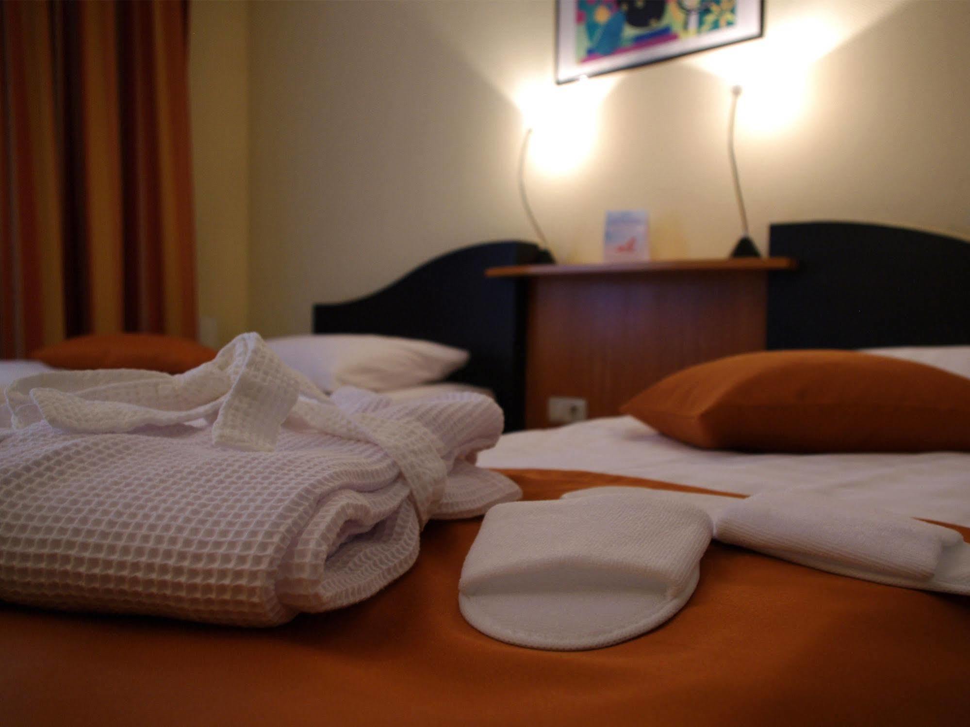 H+ Hotel Эрфурт Экстерьер фото